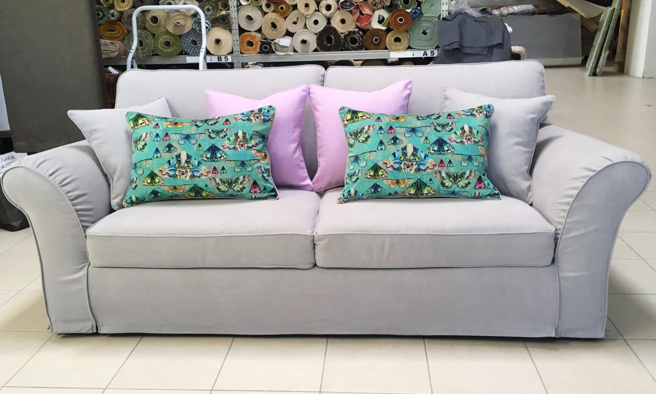 Fordera per divano su misura con cuscini personalizzati scelti dal cliente